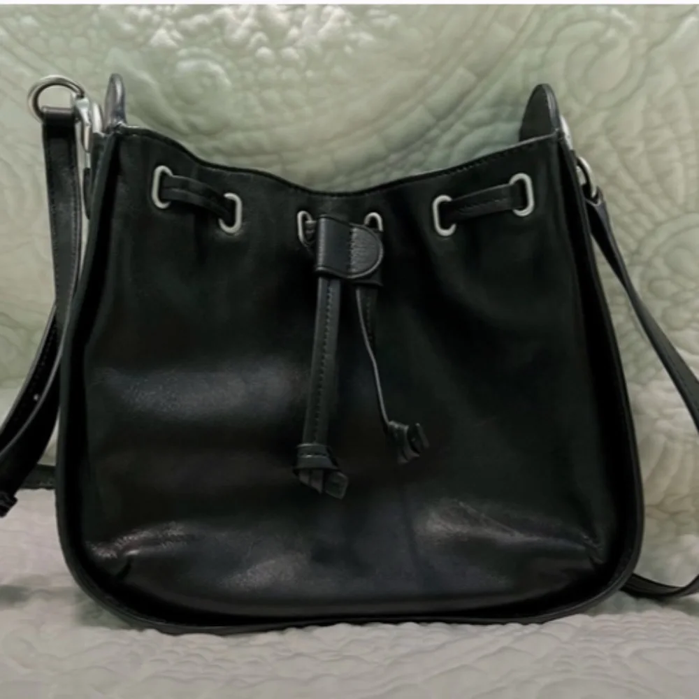 Frye black illana bucket-hobo euc